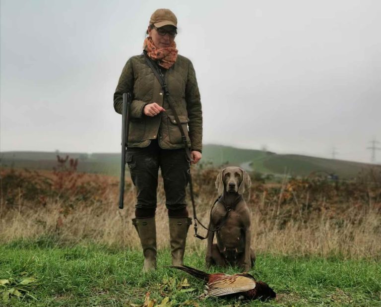 Nadja Niesner with her Weimaraner and a pheasant